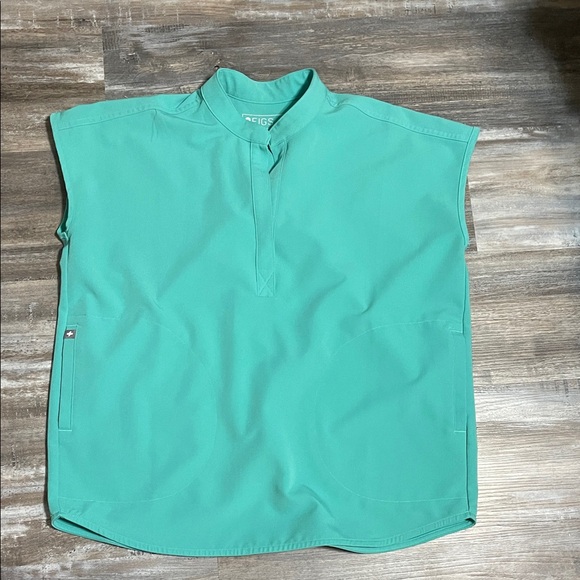 Figs Tops - NWOT Figs Rafaela scrub top surgical green size xs